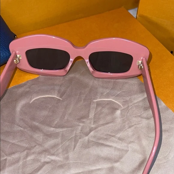 Loewe LW40114I Mauve Sunglasses  SOLD OUT IN STORES! - Picture 12 of 12